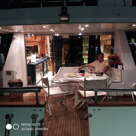 Navarino Yacht Botel Nea Peramos (Attica)