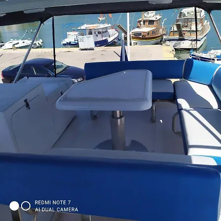 Botel Navarino Yacht Nea Peramos (Attica)