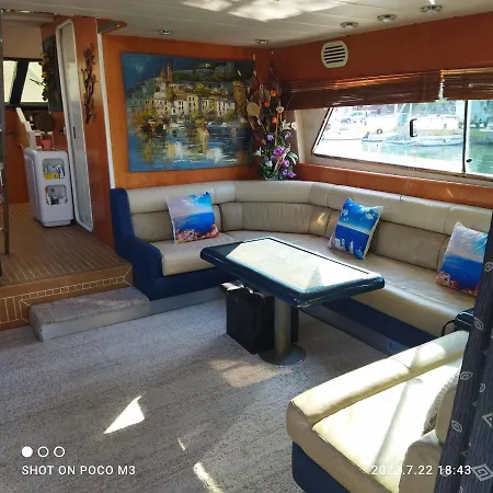 Navarino Yacht Nea Peramos (Attica)